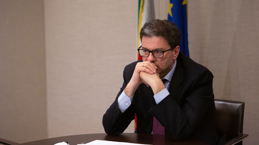 Il ministro durante la videoconferenza